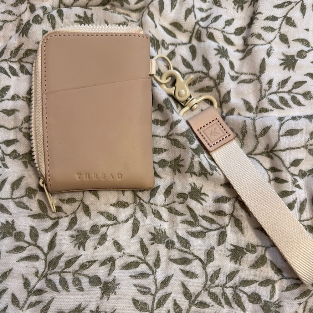 Thread Wallet with Strap - Picture 2 of 3